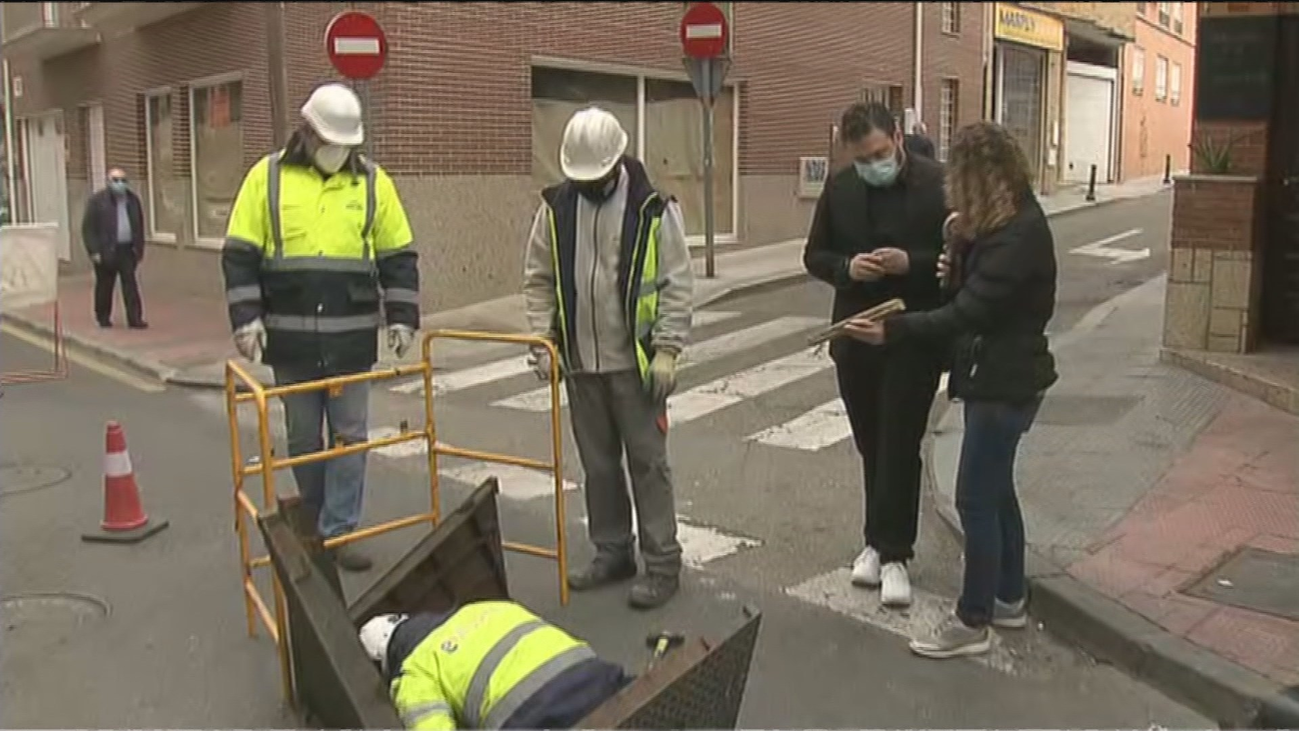 Desquiciados por el ruido de una tapa de alcantarilla en Valdemoro