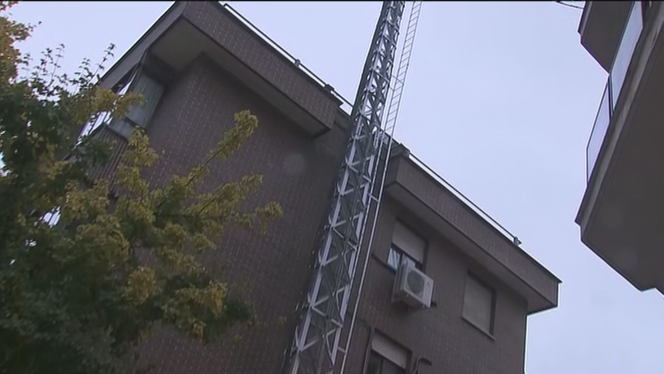 Vecinos de Cuatro Caminos viven pegados a una torre eléctrica