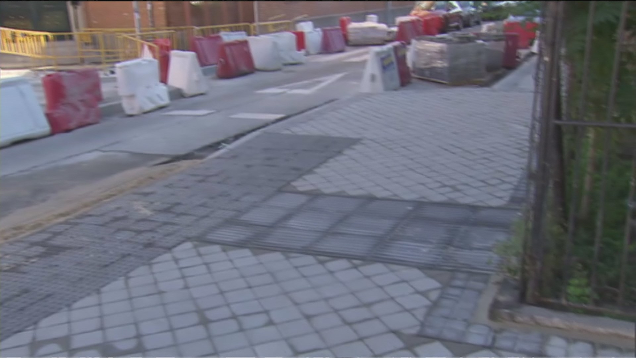 Quejas vecinales en Villaverde Bajo por la falta de aparcamientos tras la ampliación de las aceras