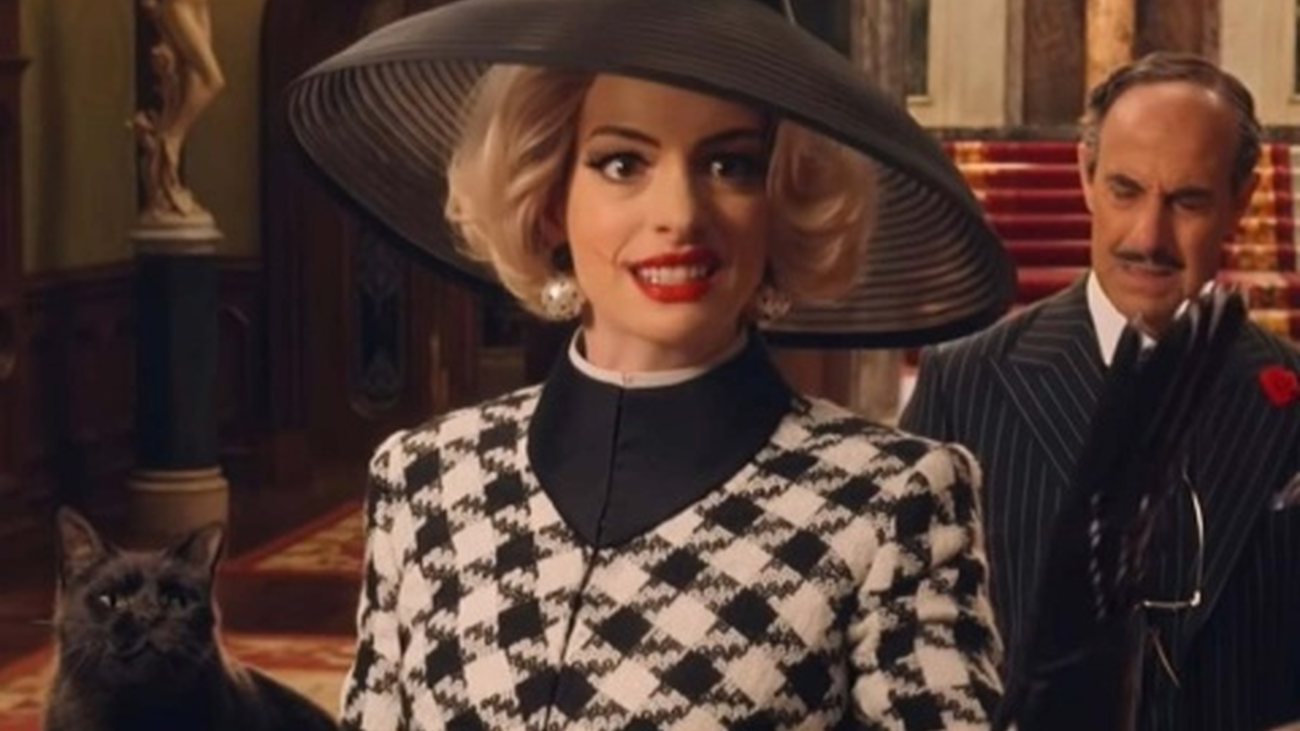 Anne Hathaway monta un aquelarre en la cartelera de Halloween