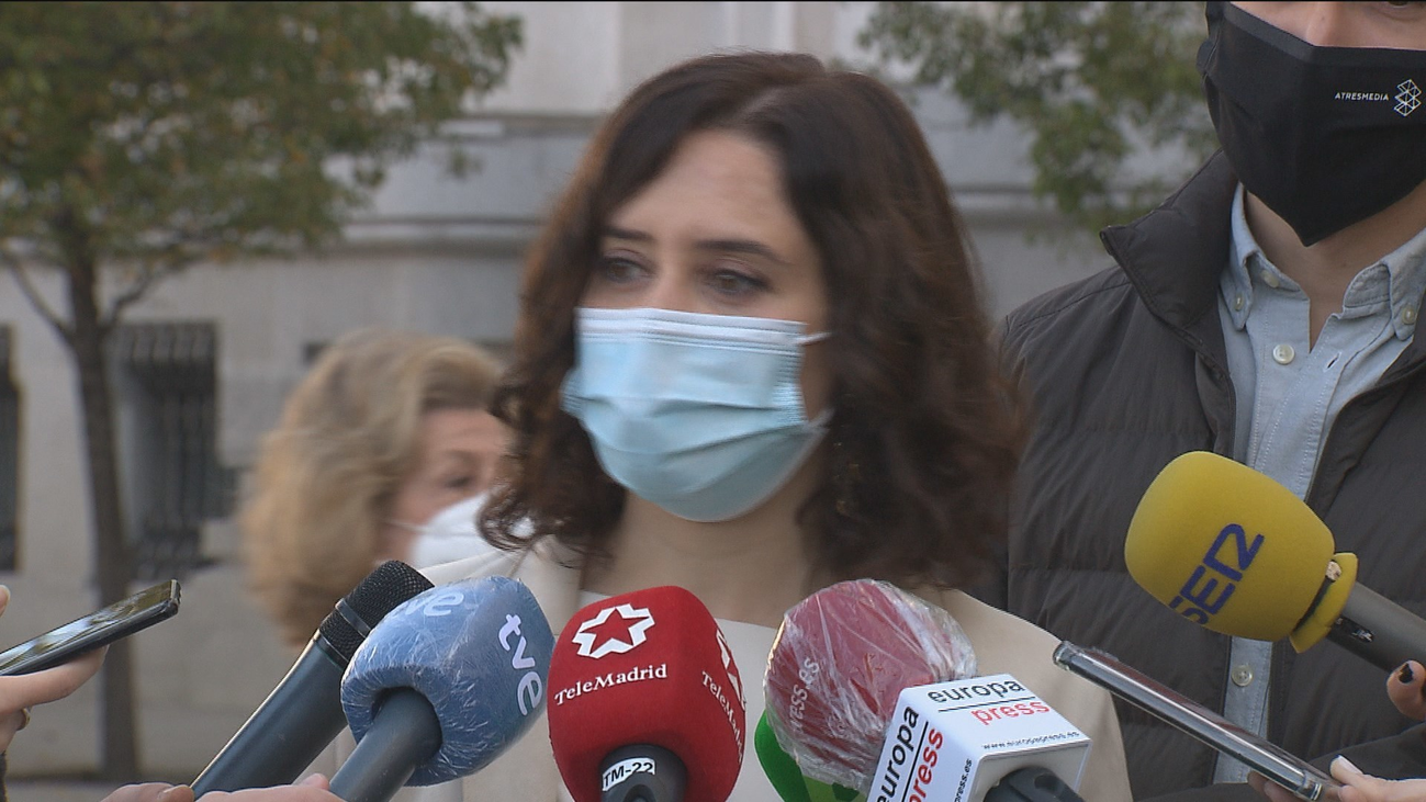 Ayuso critica que "todo el mundo opine" sobre las medidas que adopta Sanidad