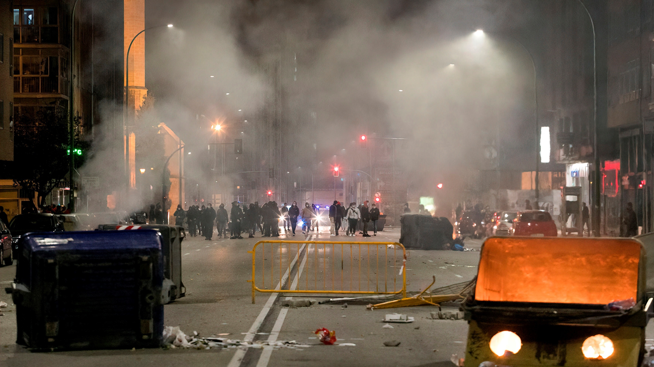 Los disturbios en protesta por las restricciones se propagan por varias ciudades españolas