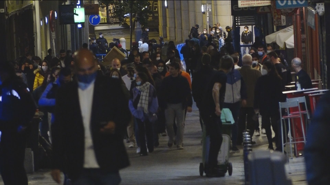 Noche de Halloween atestada de gente en la capital