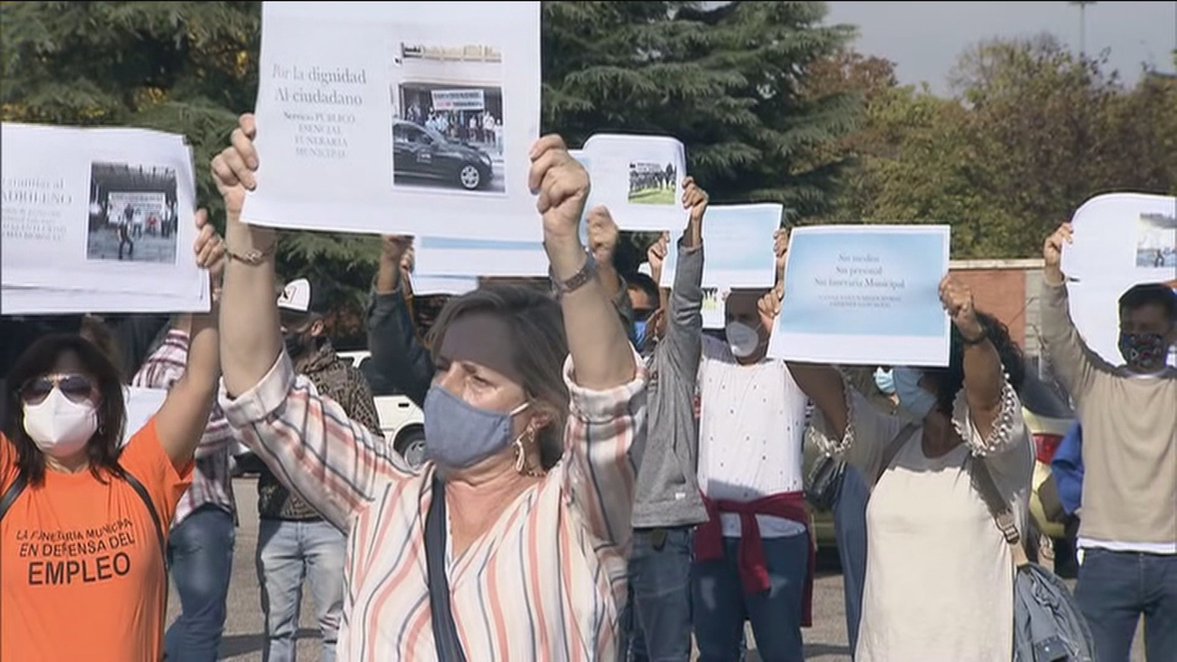 Empleados de la funeraria municipal, en huelga para poder "dar un buen servicio"
