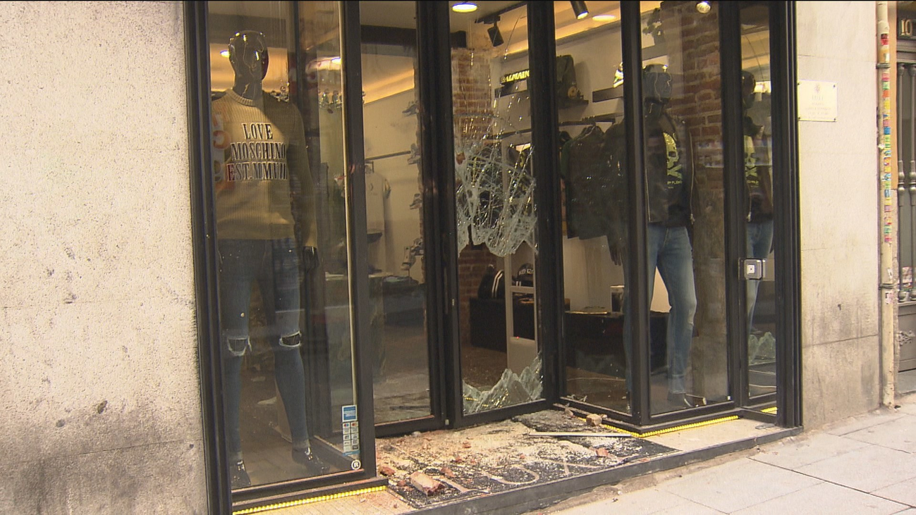 Vecinos y comerciantes, los más afectados por los disturbios en el centro