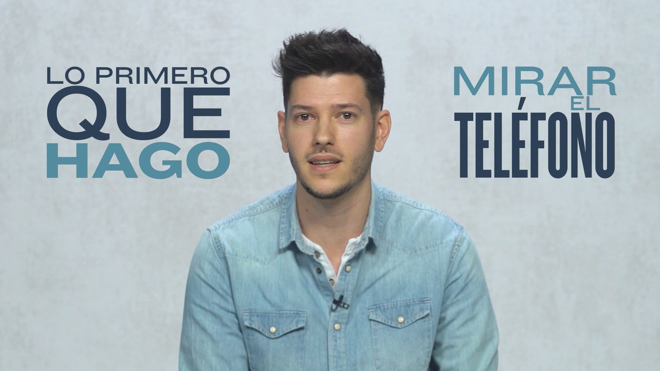 "Lo primero al levantarme es mirar el móvil y es lo último que hago antes de acostarme"