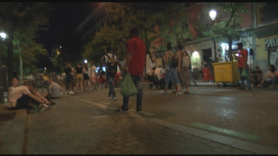 Los vecinos de Lavapiés denuncian trapicheo de drogas, peleas y suciedad en las plazas del barrio