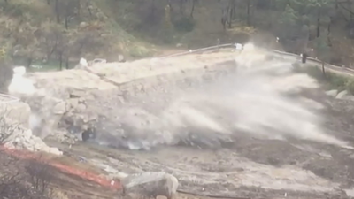 El momento de la voladura de la presa de Cenicientos