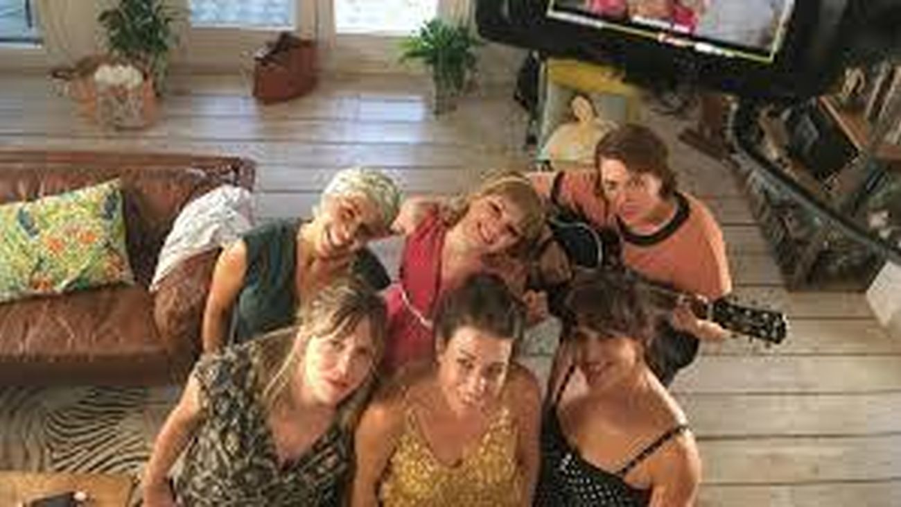 Los protagonistas de la comedia española 'Enjambre'