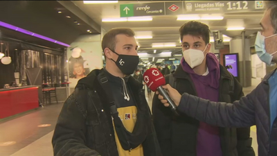 Escasa afluencia en Atocha tras el cierre perimetral de Madrid por el Puente de la Almudena