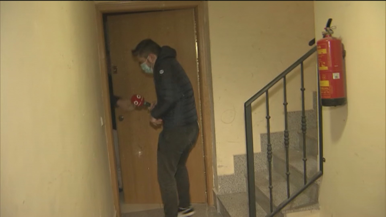 Telemadrid descubre la ‘guarida’ del alunicero ‘El Goyito’, un piso okupado en Casarrubios del Monte