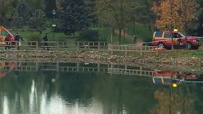 Aparece un cadáver en el lago del Parque de las Cruces en Aluche