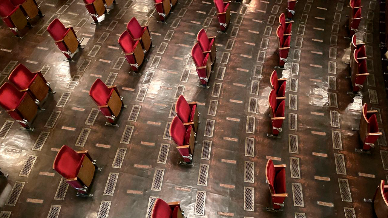 Policía entre bambalinas para que se cumplan las normas sanitarias en los teatros