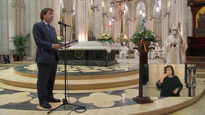 Almeida pide a la Almudena fuerza para los madrileños, que ilumine a científicos y proteja a sanitarios de la "nueva peste"