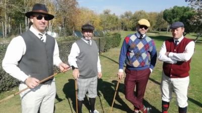 Golfistas invidentes madrileños aprenden a jugar la modalidad Hickory