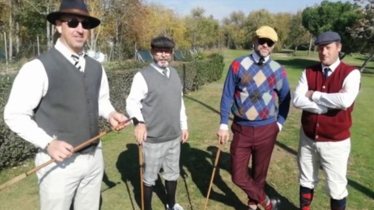 Golfistas invidentes madrileños aprenden a jugar la modalidad Hickory