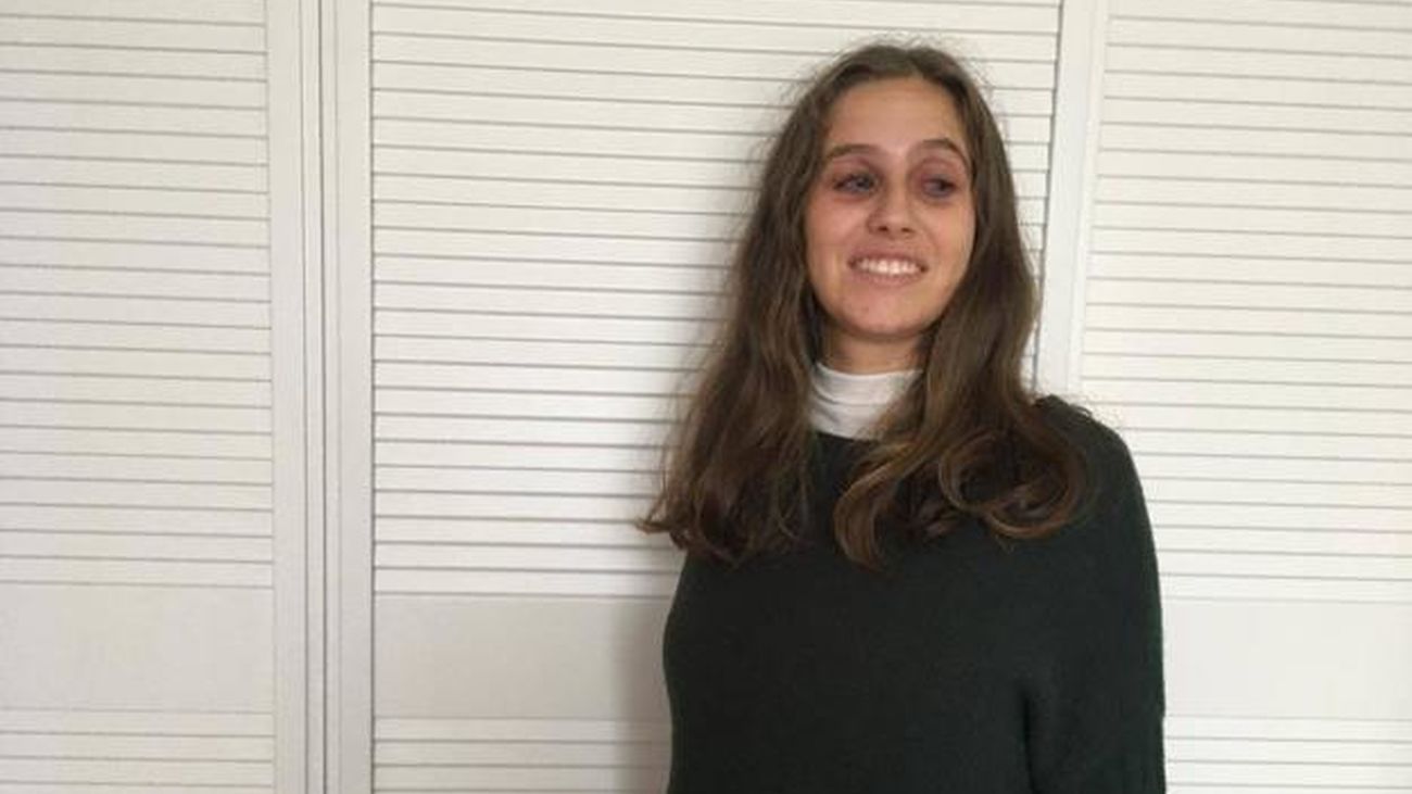 Sanidad deja sin plaza en el hospital a una brillante bióloga por su discapacidad