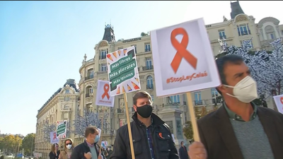 Nueva concentración de la educación concertada frente al Congreso contra la ley Celaá