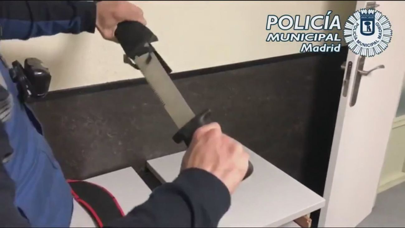 Uno de los machetes incautados por la Policía Municipal