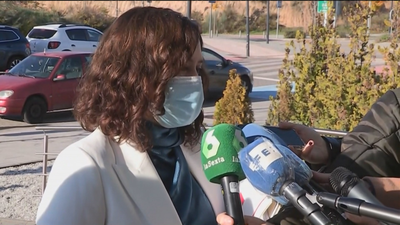 Ayuso responde a la oposición y defiende que no debe hacer cuarentena