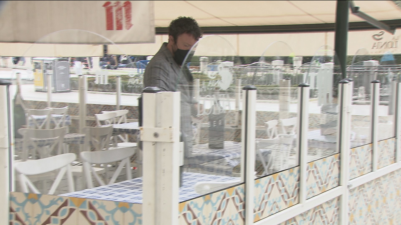Las terrazas de Madrid ya pueden instalar mamparas para proteger a los clientes del frío y la lluvia