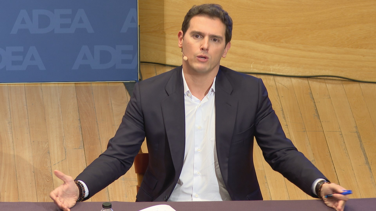 Albert Rivera dice que "uno puede ser laxo" al negociar, "pero tiene que tener dignidad"