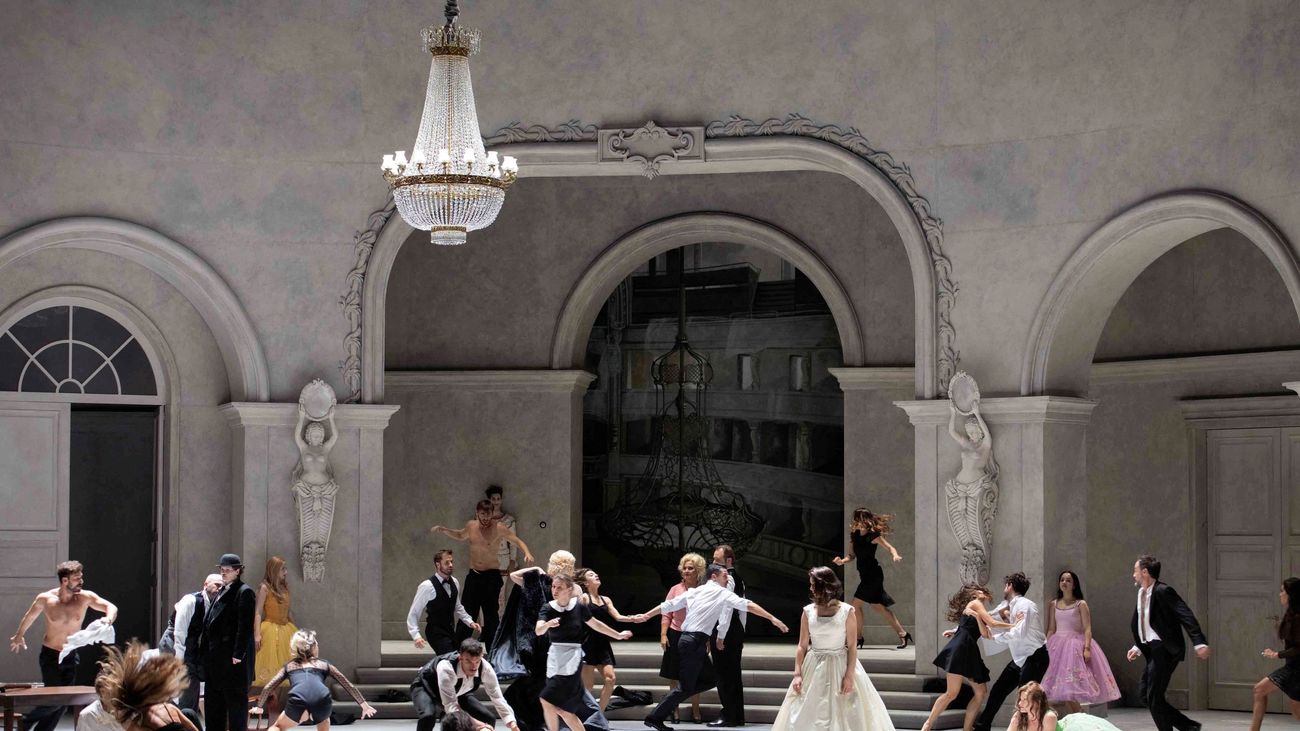 El Teatro Real se sobrepone en tierra firma a la maldición de "Rusalka"