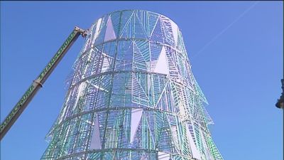 Casi listo el árbol de Navidad de la Puerta del Sol