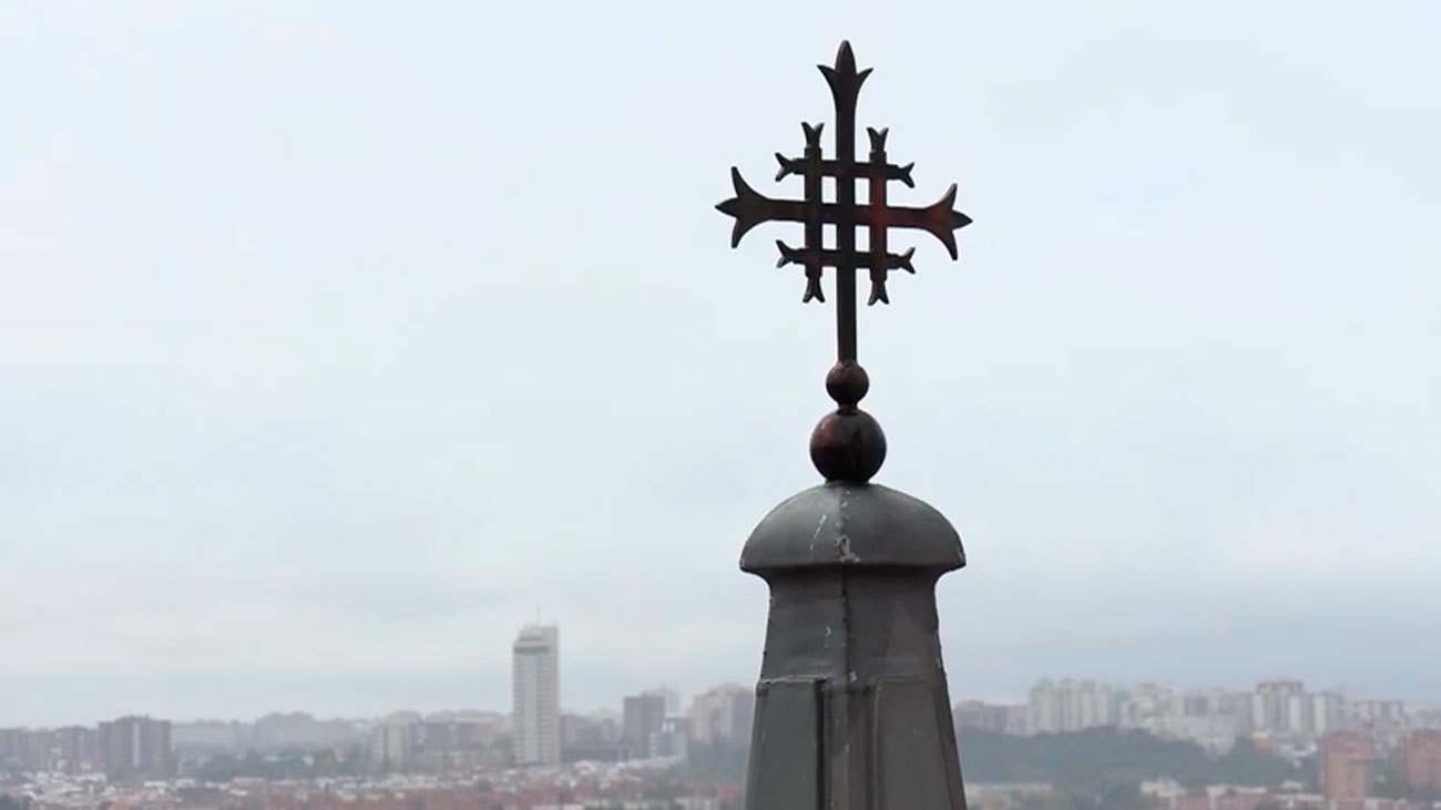 Los médicos organizan un funeral en la Almudena por sus compañeros fallecidos