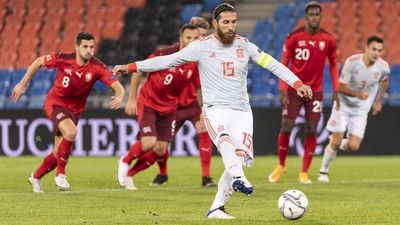 1-1. España empata con Suiza tras una noche aciaga de Ramos