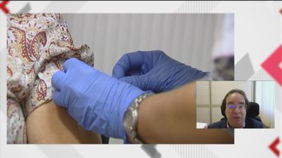 El epidemiologo García Rojas sobre las vacunas: "Hasta que no llegue la inmunidad colectiva tendremos que convivir con el virus"