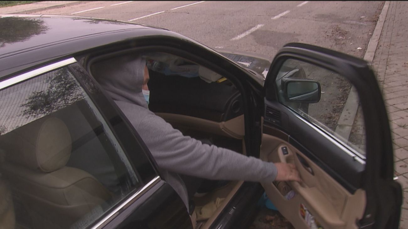 Una pareja y su hijo llevan un mes y medio viviendo en un coche en Cuatro Vientos