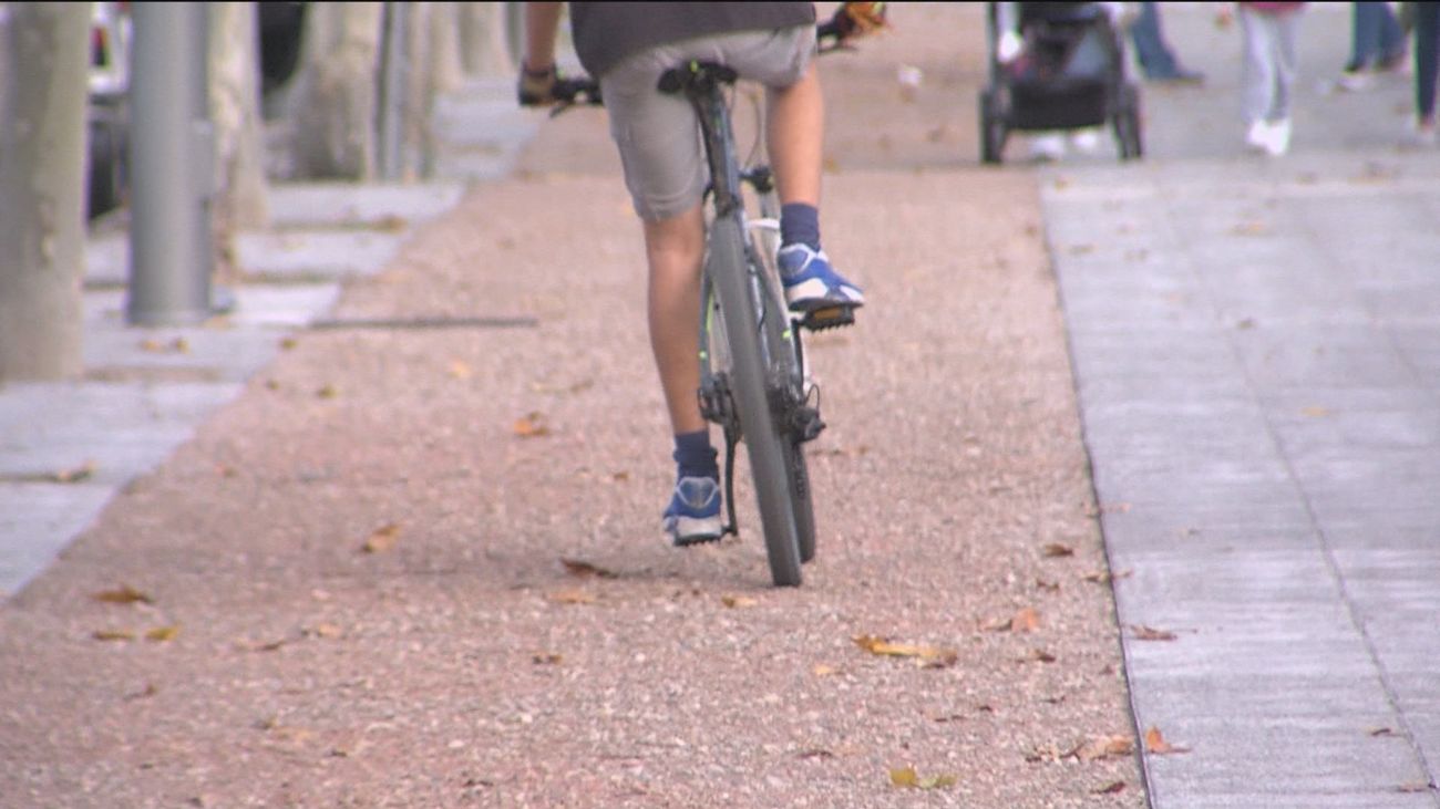 Denuncian el mal estado del carril bici de Carabanchel