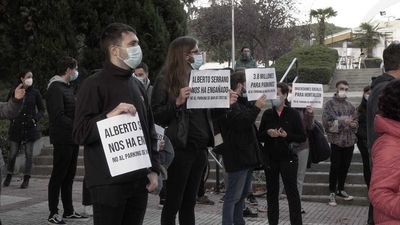Vecinos de Hortaleza se manifiestan contra el aparcamiento disuasorio en Mar de Cristal