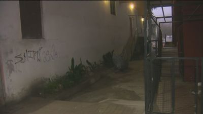 Una fuga de agua en un piso 'okupado' afecta a los cimientos de un edificio en San Martín de la Vega