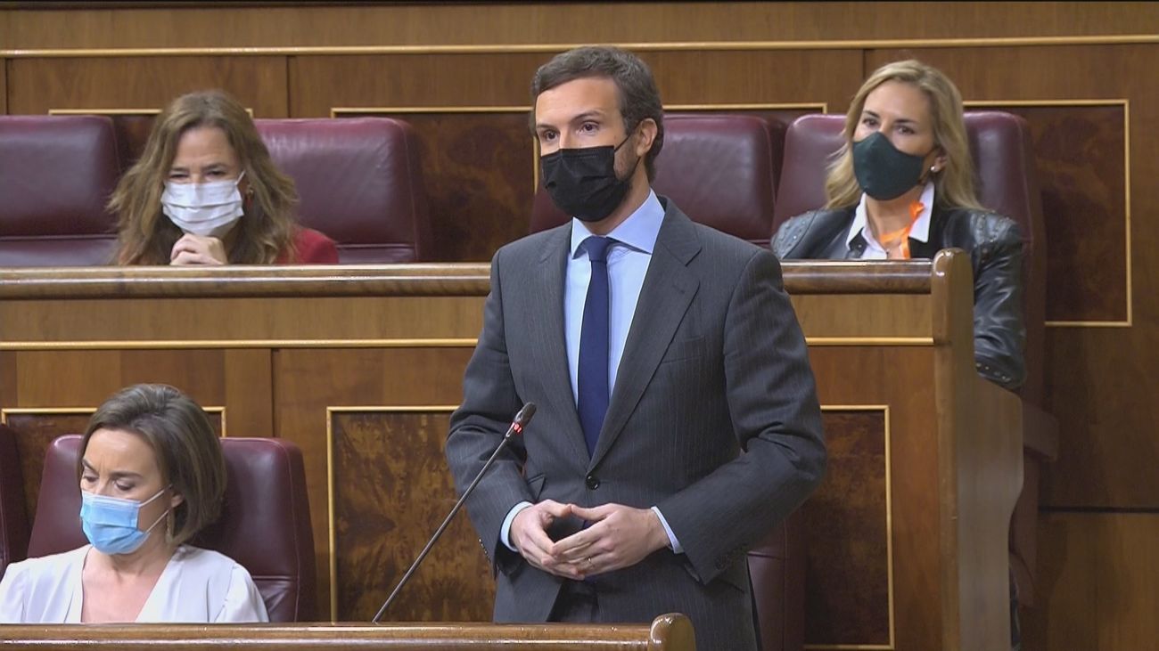 Casado avisa a Sánchez de que sus pactos con Bildu le perseguirán "toda su vida" y éste le compara con Trump