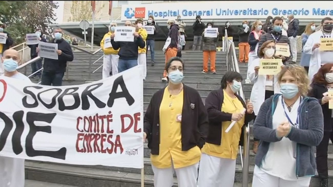 Sanitarios del Gregorio Marañón piden en una protesta la prórroga de sus contratos
