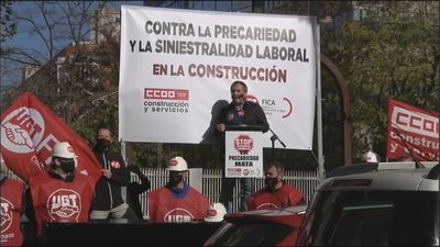 Protesta ante la Asamblea de Madrid por "la precariedad y siniestralidad laboral" en la construcción
