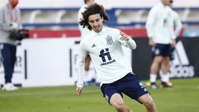 Cucurella: "Luis Enrique es muy cercano, todo el día de buen humor"