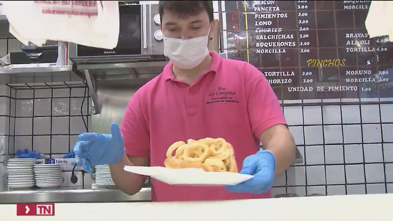 De la fiesta de la Navidad del año pasado en Madrid a la prudencia que marca el coronavirus en este 2020