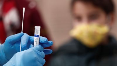 El Gobierno aprueba un tipo cero de IVA para pruebas PCR y las vacunas covid-19