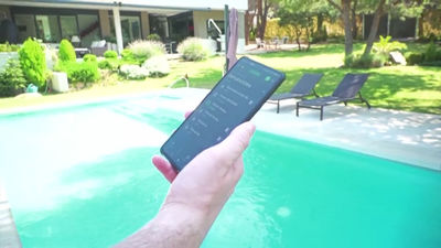 Una piscina 'domótica' de agua templada en plena sierra de Guadarrama