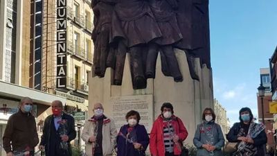 La Fundación Abogados de Atocha se concentra ante  'El Abrazo' tras la excarcelación de García Juli