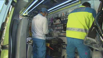 Una noche frenética dentro de una UVI móvil en Fuenlabrada