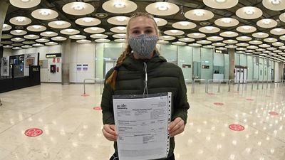 Una PCR negativa, el documento obligatorio para entrar a Madrid por Barajas