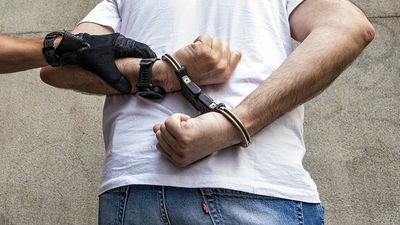 Detenido en el centro de Madrid un hombre por maltratar y retener varios días a una mujer en su casa