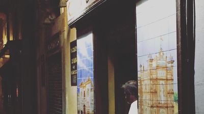 Adiós al bar El Burladero... y a sus azulejos en el número 19 de la calle Echegaray