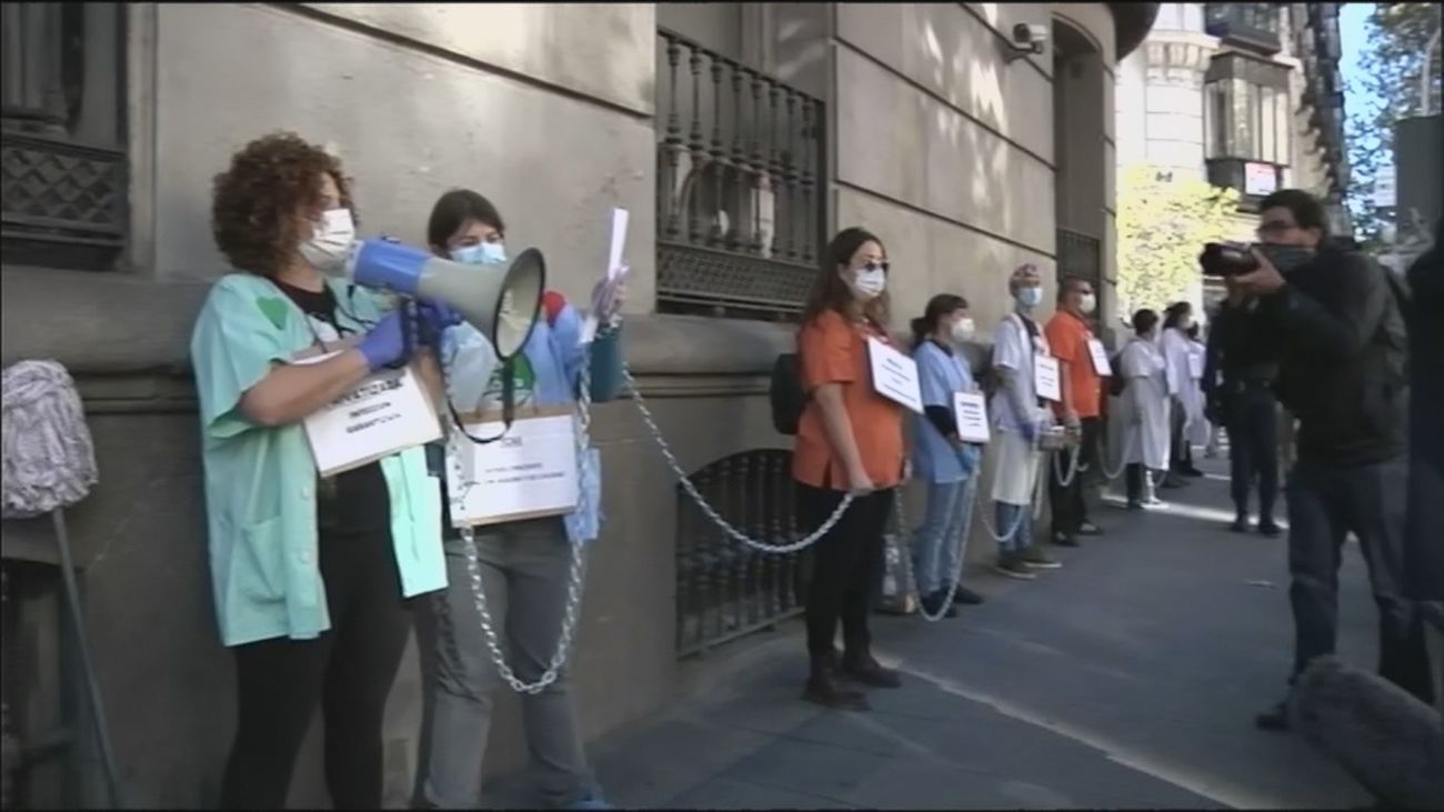 Sanitarios de Madrid protestan ante la Consejería de Sanidad contra la precariedad de sus contratos