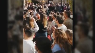Polémica en Manzanares el Real por la aglomeración de personas en un concierto