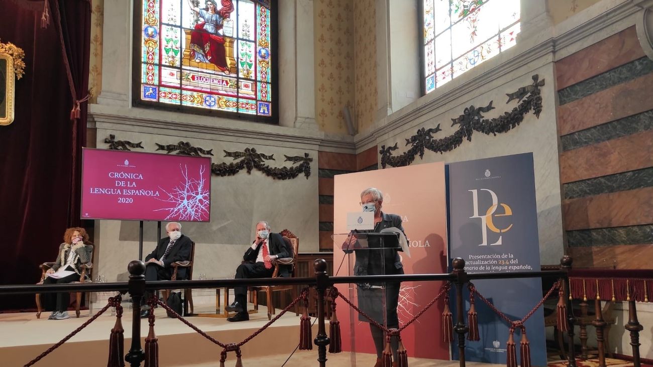 'COVID' y 'desescalada' se suman al nuevo diccionario español con palabras como 'trolear', 'finde' o 'emoji'